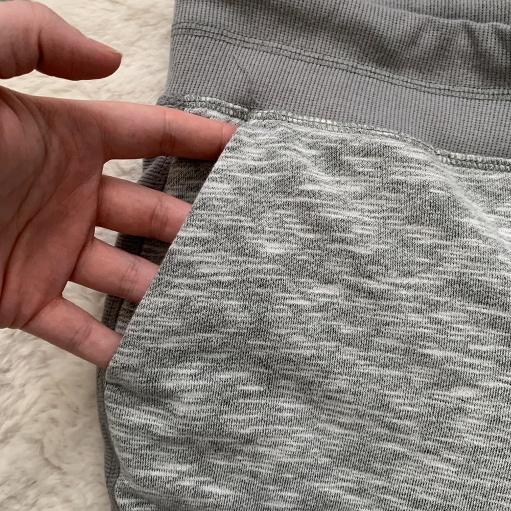 Green Tea Gray 3/4 Length Athletic Pants- Size Medium - Picture 4 of 12